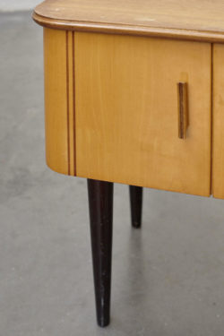 Chevet vintage pieds compas mobilier vintage mobilier scandinave mobilier industriel chaise d'école vintage lampadaire vintage