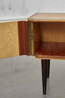 Chevet vintage pieds compas mobilier vintage mobilier scandinave mobilier industriel chaise d'école vintage lampadaire vintage