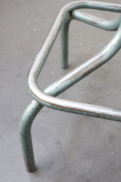tabouret heliolithe tabouret industriel fauteuil scandinave bertoia tapiovaara fauteuil vintage chaise vintage canapé vintage string