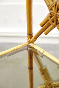 étagère en bambou support en verre vintage mobilier scandinave