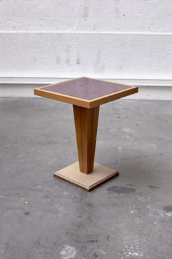 guéridon console table bistrot paire de chevets table basse coffee table lampadaire bois acajou lampe sur pieds chaise école tubulaire chaise enfant bleu table plateau bois naturel grande table rustique de ferme moderne contemporain montage chaises vintage chaise bois retro design tcheque scandinave lyon concept store boutique mobilier années 50 années 60 home deco furnitures brocante fleamarket puces decoration maison et objet