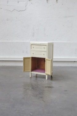 Petit meuble d'appoint blanc rustique mobilier vintage pieds compas style scandinave