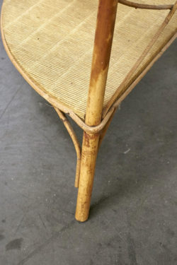 Etagère rotin d'angle mobilier vintage pieds compas décoration scandinave