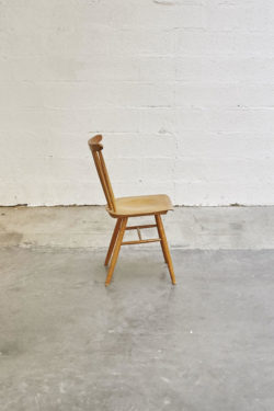 rocking chair en rotin rocking chair tapiovaara étagère vintage fauteuil scandinave lampadaire opaline lampadaire vintage fauteuil cocktail chaises scandinave chaise en rotin fauteuil corbeille banquette en rotin