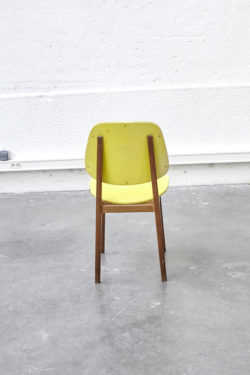 Chaise colorée scandinave jaune mobilier vintage pieds compas décoration