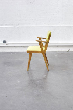 Chaise colorée scandinave jaune mobilier vintage pieds compas décoration bridge