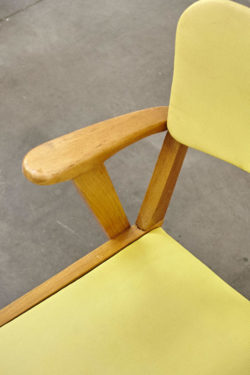 Chaise colorée scandinave jaune mobilier vintage pieds compas décoration bridge
