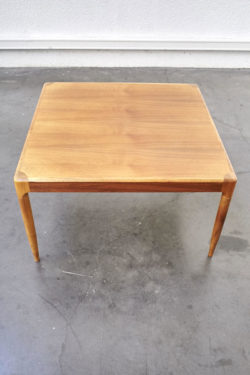 table basse en rotin table rotin enfilade commode pieds compas lampadaire vintage bureau scandinave fauteuil vintage fauteuil crapaud étagère en rotin bibliothèque en rotin chaise haute enfant