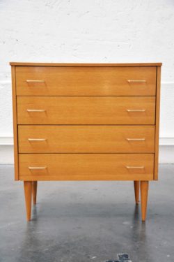 commode vintage retro chic bois pieds compas brocante vintage shop meuble francais fleamarket tendances deco decoration ameublement chambre enfant chene design laiton doré pieds compas boutique lyon baumann scandinave ecolier scolaire