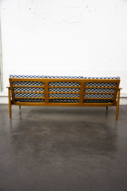 canapé scandinave bleu et beige pieds compas mobilier vintage commode enfilade meubles boutique