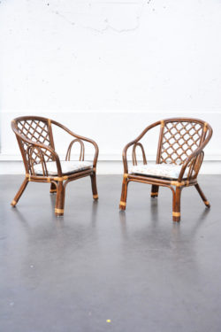 tabouret ancien, chaise bistrot, banc vintage, table de ferme, tabouret bistrot, rotin, bar en rotin, chaise en rotin fauteuil en rotin, banquette en rotin, table scandinave, fauteuil vintage, fauteuil scandinave, miroir louis philippe, miroir doré, lampadaire vintage, enfilade