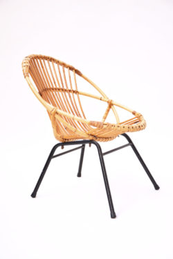 tapiovaara, commode vintage, chaise vintage, lbanquette en rotin, fauteuil en rotin, , commode pieds compas, enfilade, table de ferme, établi ancien, chaise vintage, banc de jardin vintage, arrosoir ancien, chaise école, table bistrot