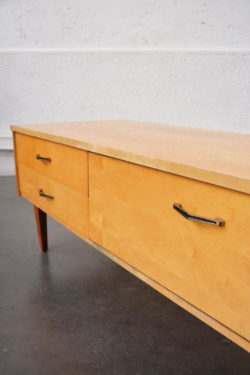 tabouret ancien, chaise bistrot, banc vintage, table de ferme, tabouret bistrot, rotin, bar en rotin, chaise en rotin fauteuil en rotin, banquette en rotin, table scandinave, fauteuil vintage, fauteuil scandinave, miroir louis philippe, miroir doré, lampadaire vintage, enfilade, miroir forme libre,miroir rétroviseur, meuble télé vintage, bout de canapé