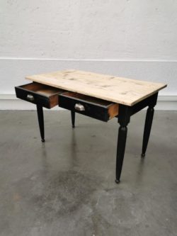 table de ferme, table de campagne, meuble de métier, enfilade, vaisselier, vaisselle ancienne, chiner, brocante, lampadaire vintage, fauteuil scandinave, bertoia, tapiovaara, chaise vintage, rotin, fauteuil en rotin, fauteuil emmanuelle, canapé vintage, canapé en rotin, commode pieds compas