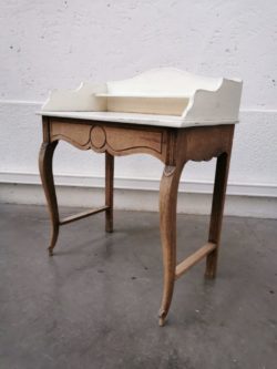 chaise de piano, enfilade,table de ferme, table de campagne, armoire parisienne, chaise bistrot, table bistrot, commode pieds compas, rotin, chaise en rotin, canapé en rotin, fauteuil en rotin, commode années 50, bibliothèque scandinave, string