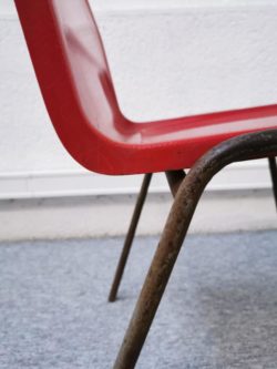 chaises fibre de verre vintage retro design chaises ecole lyon vintage mobilier ameublement decoration pieds compas couleurs plastique