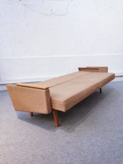 daybed lit d'appoint canapé rocking chair rotin bambou osier chaise tcheque bois bistrot buffet campagne chic deco shabby rustique chaises chaise bois bistrot ecole école industrielle indus deco loft meuble vintage tv bas acajou oalissandre retro design vintage lyon chevet enfilade baumann teck danemark brocante lyon boutique ameublement mobilier decoration vintage