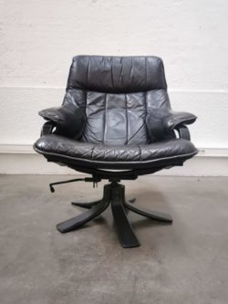 fauteuil scandinave cuir noir design brocante danemark suedois confortable vintage retro leather ajustable canape chaise retro vintage lyon boutique ameublement decoration