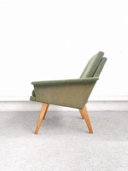 fauteuil vintage tchèque, rotin, enfilade, table de campagne, table de ferme, fauteuil en rotin
