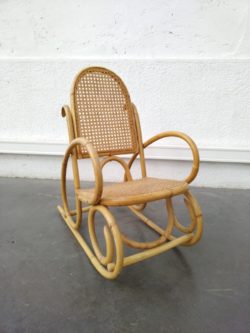 rotin vintage, fauteuil en rotin, vintage style, table de ferme, table basse vintage, fauteuil conférence, chaise bistrot, chaise baumann, enfilade