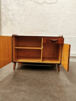 rotin, lit en rotin, fauteuils en rotin, table de ferme, enfilade, commode vintage, fauteuil vintage,commode Frantisek Jirak