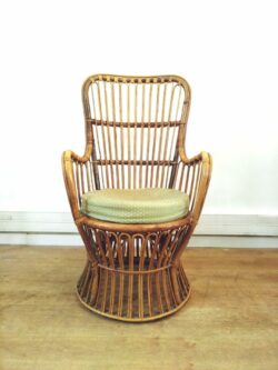Elégant fauteuil d'origine Italienne Coussin d'origine en bon état Assise à 45 cm Diamètre du fauteuil 56 cm Hauteur 97 cm
