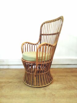 Elégant fauteuil d'origine Italienne Coussin d'origine en bon état Assise à 45 cm Diamètre du fauteuil 56 cm Hauteur 97 cm
