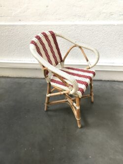 vintage, fauteuil vintage, enfilade, table de ferme, rotin, rotin vintage, chaise en rotin, fauteuil rotin