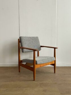 fauteuil Thonet , fauteuil vintage, enfilade, commode, rotin, table de ferme, chaise vintage, chaise suman