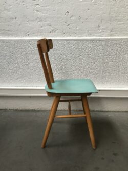 chaise navratyl, chaise bistrot, rotin , fauteuil en rotin, table de ferme, enfilade, table en teck, chaise ton, fauteuil vintage