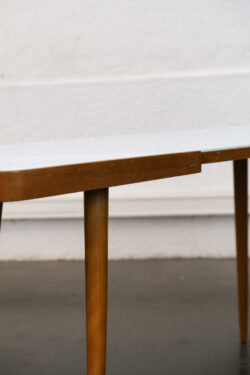 table de ferme, enfilade, rotin vintage, fauteuil en rotin, table de chevet, table basse vintage, bibliothèque vintage, table jiroutek
