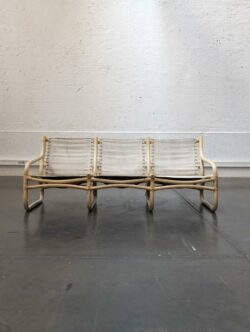 canapé scandinave, table de ferme, fauteuil boomerang, fauteuil en rotin, chaise bistrot, enfilade