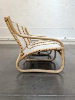canapé scandinave, table de ferme, fauteuil boomerang, fauteuil en rotin, chaise bistrot, enfilade