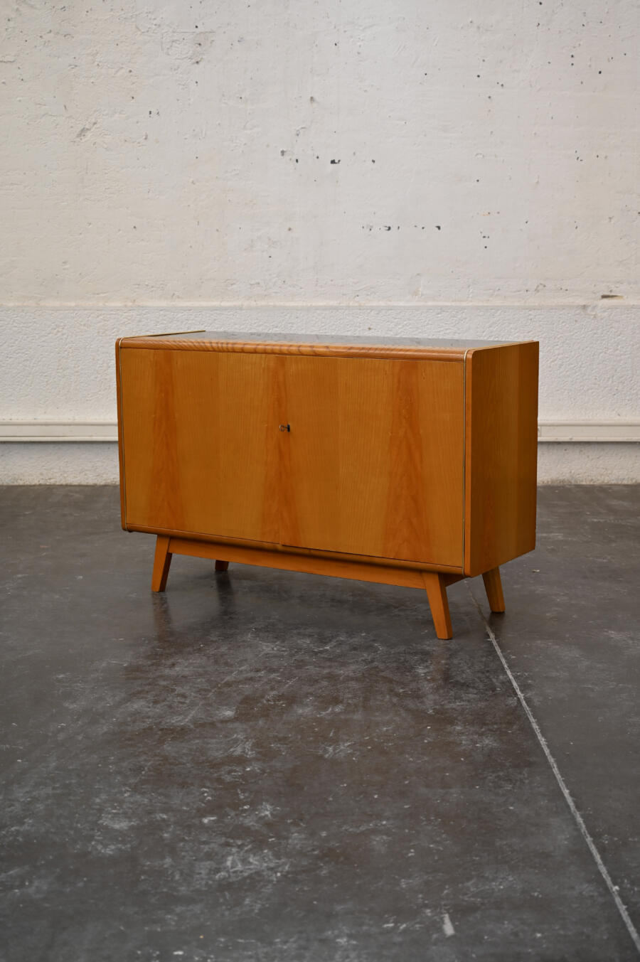 commode jiroutek, enfilade, table en teck, rotin vintage, table basse scandinave, tables gigognes