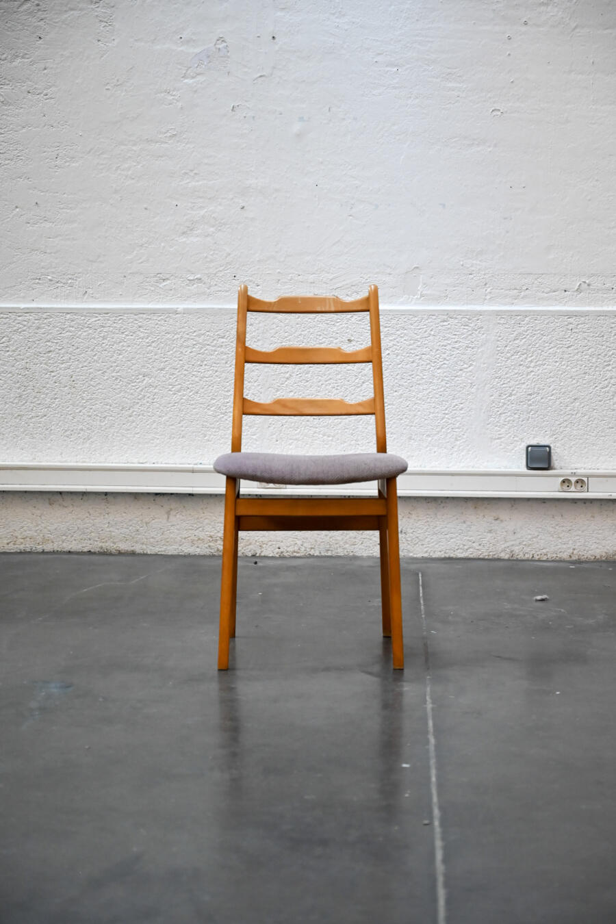 enfilade, fauteuil vintage, canapé scandinave, table de campagne, chaise bistrot, établi ancien, rotin