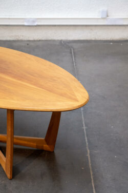 enfilade, meuble TV vintage, fauteuil vintage, rotin vintage, table à rallonges vintage, Ercol, table Ercol, commode vintage