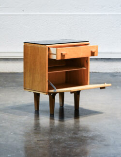 halabala, armoire artdéco, fauteuil boomerang, commode jiroutek, coiffeuse artdéco, bibliothèque vintage, chevet mezulanik, bibliothèque mezulanik, table en teck, table basse scandinave, table astro, gigognes GPLAN