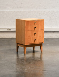 halabala, armoire artdéco, fauteuil boomerang, commode jiroutek, coiffeuse artdéco, bibliothèque vintage, chevet mezulanik, bibliothèque mezulanik, table en teck, table basse scandinave, table astro, gigognes GPLAN