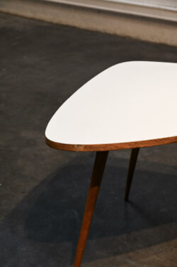 halabala, armoire artdéco, fauteuil boomerang, commode jiroutek, coiffeuse artdéco, bibliothèque vintage, chevet mezulanik, bibliothèque mezulanik, table en teck, table basse scandinave, table astro, gigognes GPLAN