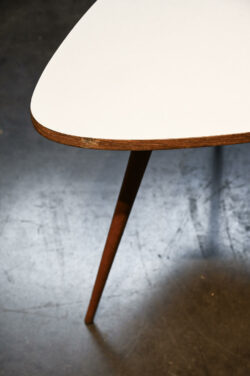 halabala, armoire artdéco, fauteuil boomerang, commode jiroutek, coiffeuse artdéco, bibliothèque vintage, chevet mezulanik, bibliothèque mezulanik, table en teck, table basse scandinave, table astro, gigognes GPLAN