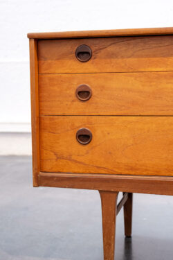 console vintage, bibliothèque, fauteuil vintage, table à rallonges vintage, enfilade vintage, table basse scandinave, table basse gigognes