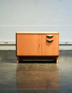 halabala, armoire artdéco, fauteuil boomerang, commode jiroutek, coiffeuse artdéco, bibliothèque vintage, chevet mezulanik, bibliothèque mezulanik, table en teck, table basse scandinave, table astro, gigognes GPLAN