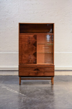 halabala, armoire artdéco, fauteuil boomerang, commode jiroutek, coiffeuse artdéco, bibliothèque vintage, chevet mezulanik, bibliothèque mezulanik, table en teck, table basse scandinave, table astro, gigognes GPLAN