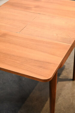table halabala, rotin vintage, enfilade vintage, chaise vintage, fauteuil boomerang, lampe vintage, canapé vintage, Ercol, table en teck, table Astro
