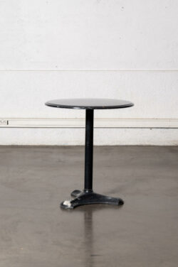 table de chevet, desserte vintage, rotin vintage, enfilade vintage, vaisselle ancienne, vaisselle vintage, table à manger vintage, table de ferme, fauteuil vintage