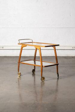 able de chevet, desserte vintage, rotin vintage, enfilade vintage, vaisselle ancienne, vaisselle vintage, table à manger vintage, table de ferme, fauteuil vintage