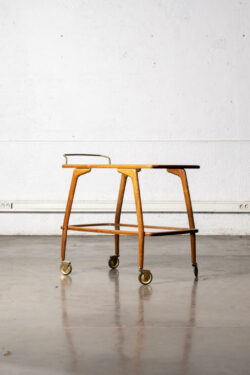 able de chevet, desserte vintage, rotin vintage, enfilade vintage, vaisselle ancienne, vaisselle vintage, table à manger vintage, table de ferme, fauteuil vintage