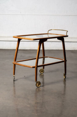 able de chevet, desserte vintage, rotin vintage, enfilade vintage, vaisselle ancienne, vaisselle vintage, table à manger vintage, table de ferme, fauteuil vintage