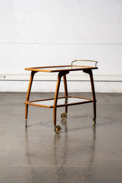able de chevet, desserte vintage, rotin vintage, enfilade vintage, vaisselle ancienne, vaisselle vintage, table à manger vintage, table de ferme, fauteuil vintage