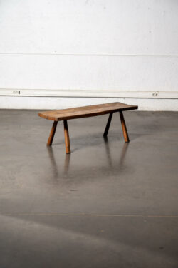 table de chevet, desserte vintage, rotin vintage, enfilade vintage, vaisselle ancienne, vaisselle vintage, table à manger vintage, table de ferme, fauteuil vintage